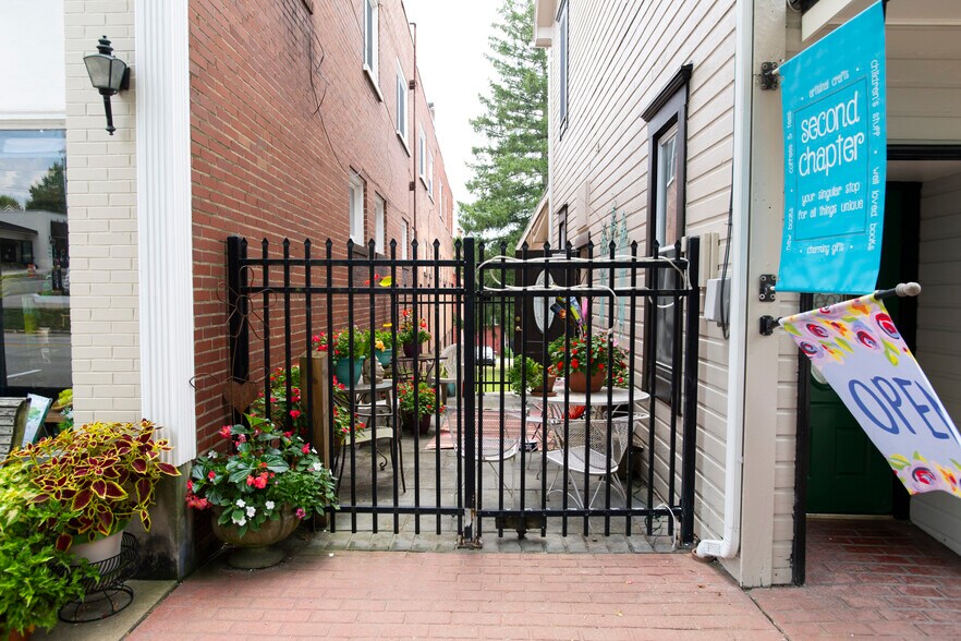 More Photos Of 137 E Main St, Ligonier Township Storefront Retail Residential For Sale