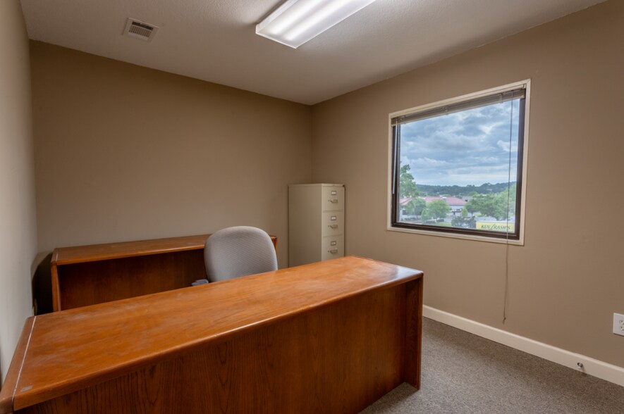 More Photos Of 2024 Arkansas Valley Dr, Little Rock Office For Sale