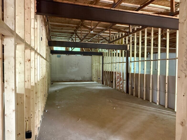 More Photos Of 115 Mill St, Woodstock Freestanding For Lease