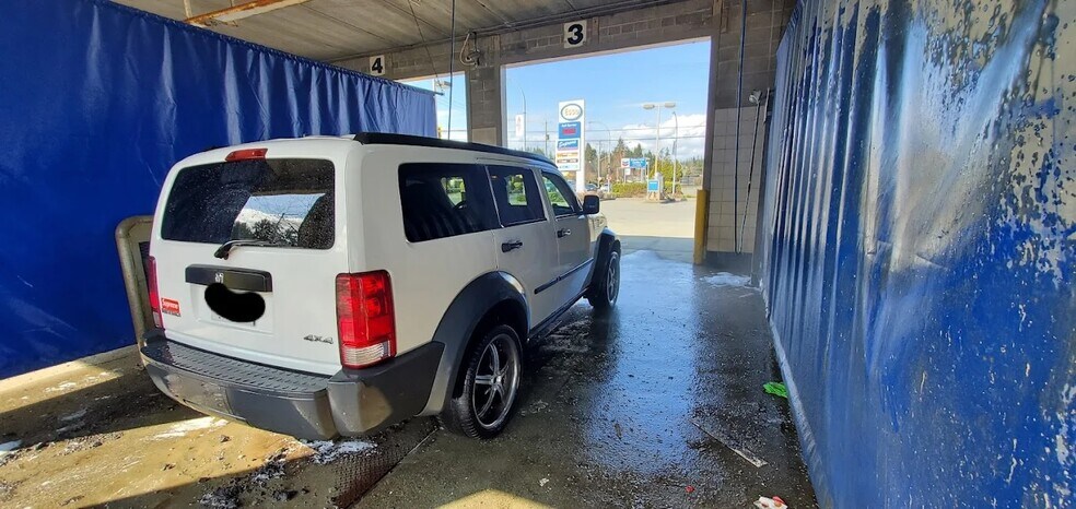 More Photos Of 2001 16th Ave, Campbell River Service Station For Sale