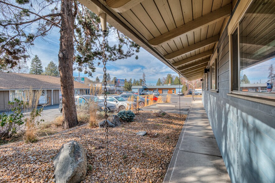 More Photos Of 525 NE Greenwood Ave, Bend Office For Sale