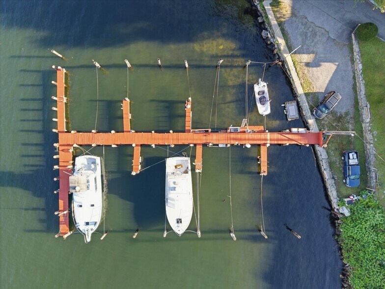 More Photos Of 53 Thames St, Groton Marina For Sale