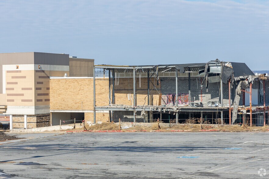 More Photos Of 3501 Paxton St, Harrisburg General Retail For Lease