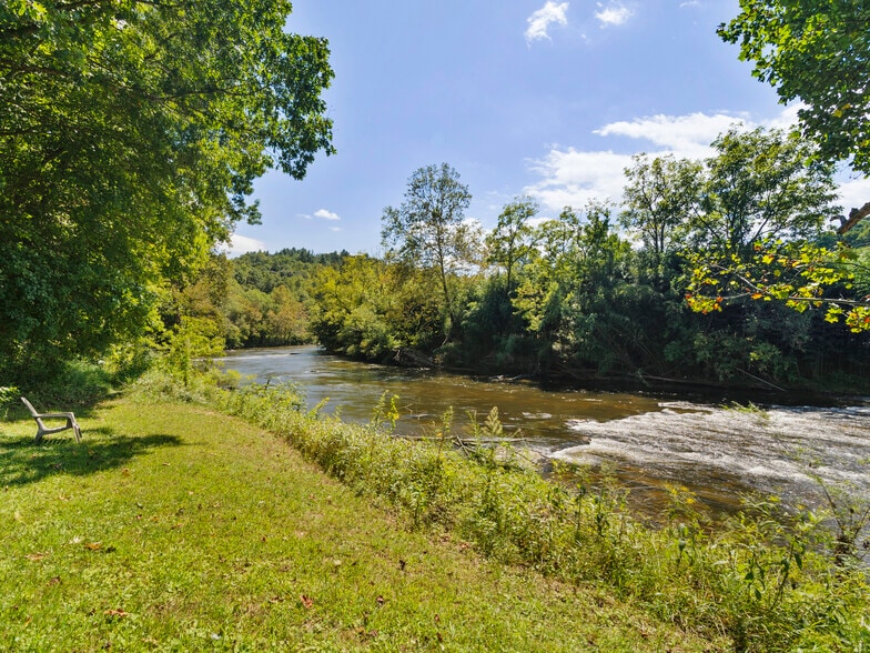 More Photos Of 371 Riverview Dr, Waynesville Manufactured Housing Mobile Home Park For Sale