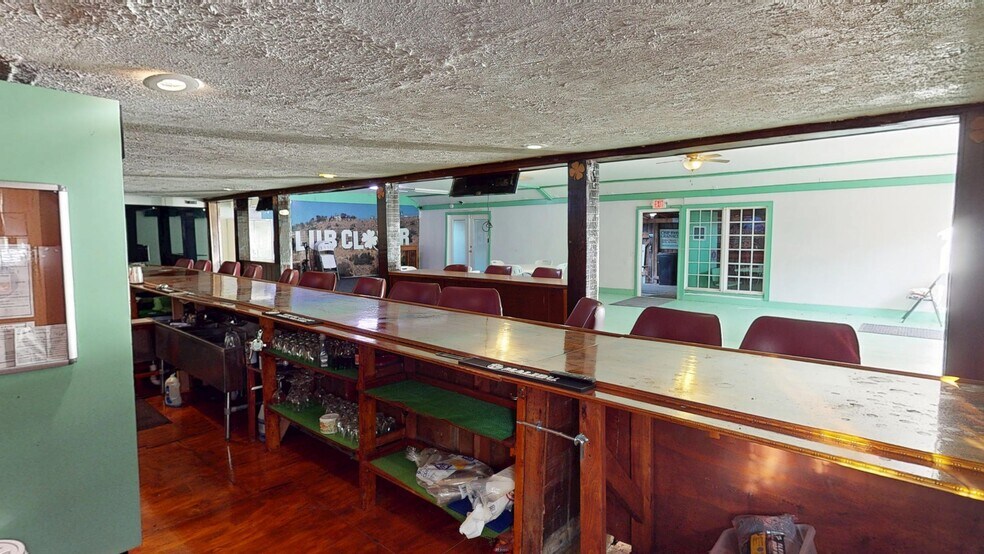 More Photos Of 185 Orange St, Mansfield Bar For Sale