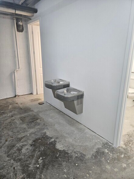 More Photos Of 8800-8899 Katy Fwy, Houston Unknown For Lease