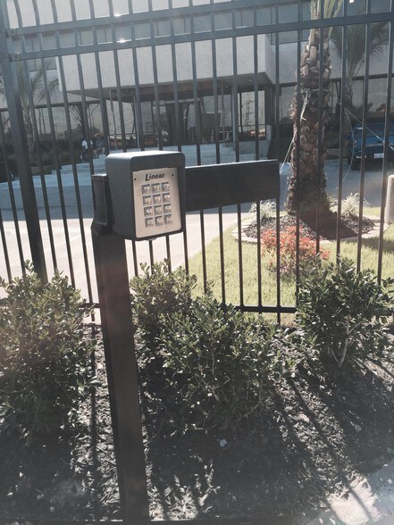 More Photos Of 7604 Kempwood Dr, Houston Light Distribution For Sale