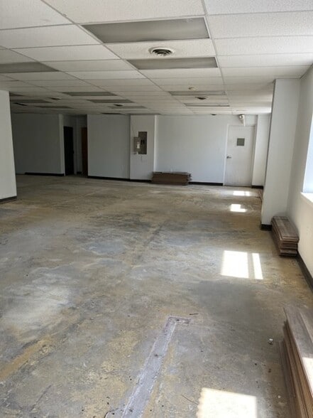 More Photos Of 5505 Vine St, Alexandria Warehouse For Lease