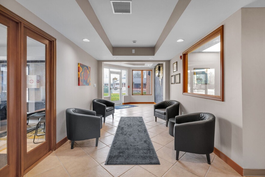 More Photos Of 10455-10499 N College Ave, Carmel Office For Sale