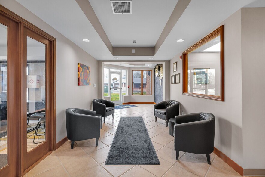 More Photos Of 10455-10499 N College Ave, Carmel Office For Sale