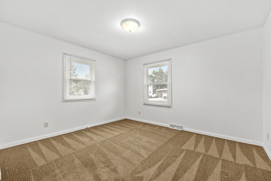 More Photos Of 118 21st St NW, Minot Multifamily For Sale