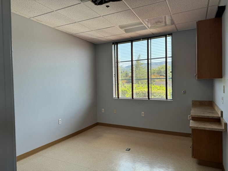 More Photos Of 807 St Helena Hwy, Saint Helena Office For Lease