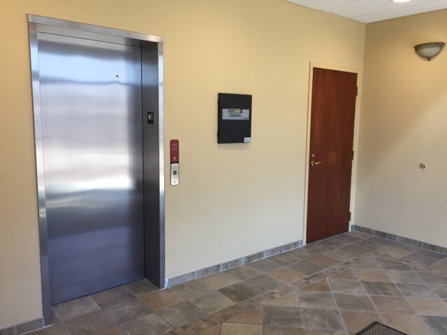 More Photos Of 100 Tolland Tpke, Manchester Storefront Retail Office For Lease
