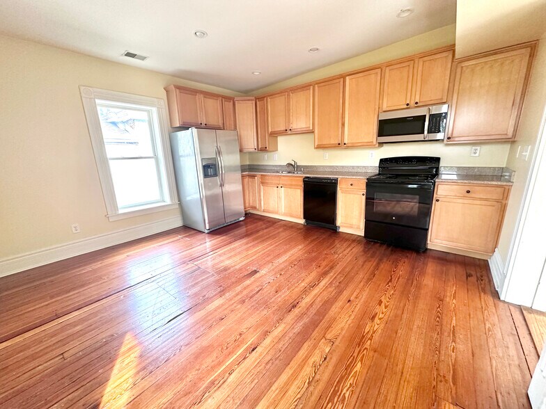 More Photos Of 148 E Fourth St, Lexington Multifamily For Sale