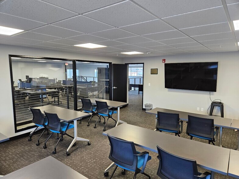More Photos Of 1115 S Bell Ave, Ames Warehouse For Lease