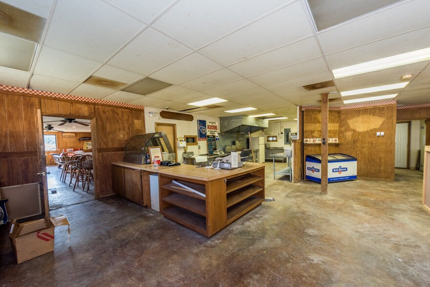 More Photos Of 7386 Mt Carmel Rd, Decaturville Convenience Store For Sale