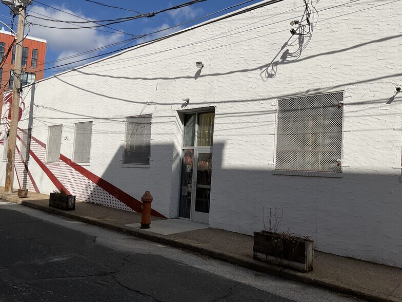 More Photos Of 2011 Amber St, Philadelphia Restaurant For Lease