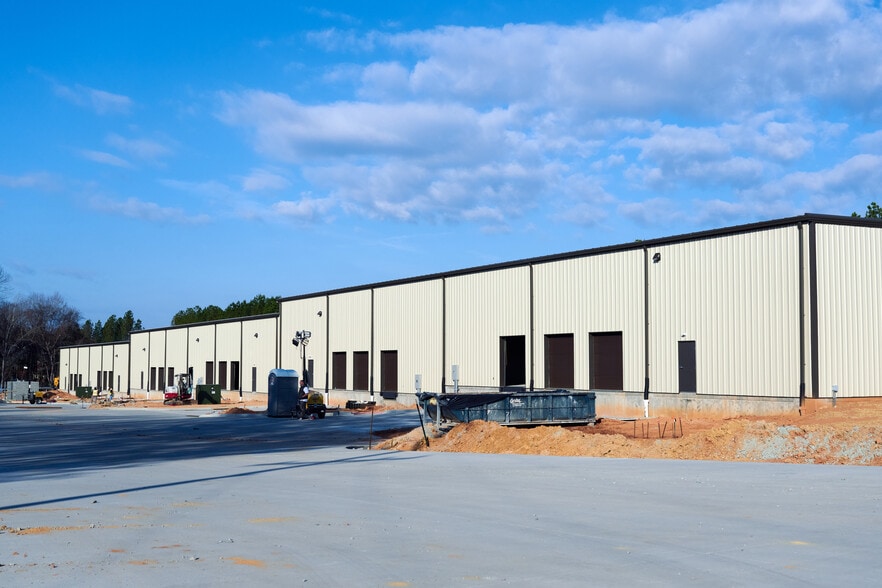 More Photos Of 717 Brigham Rd, Greensboro Flex For Lease