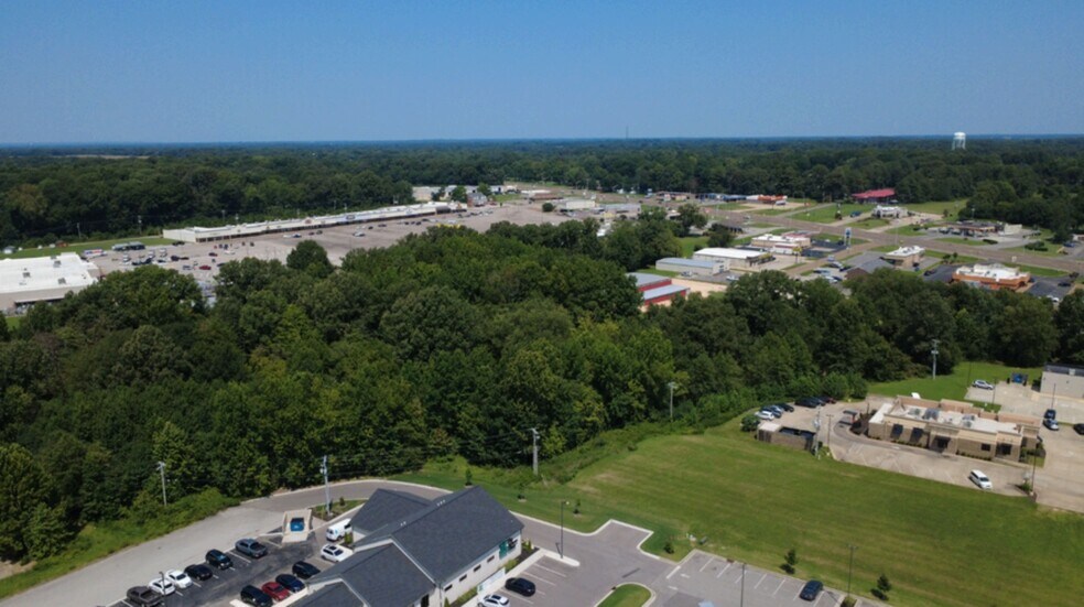 More Photos Of 129-145 Commons Dr, Martin Supermarket For Lease