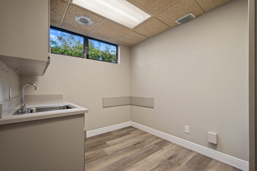 More Photos Of 3027 Aloma Ave, Winter Park Medical For Lease