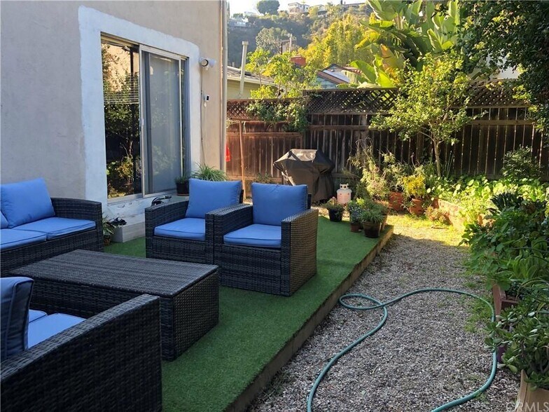 More Photos Of 2649 N Beachwood Dr, Los Angeles Apartments For Sale