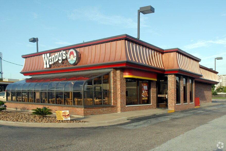 More Photos Of 1829 Mangum Rd, Houston Fast Food For Sale