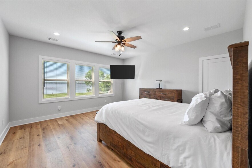 More Photos Of 121 Elm, Kerens Lodge Meeting Hall For Sale