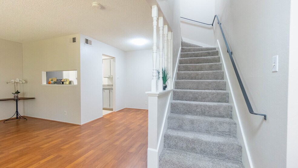 More Photos Of 1093 Del Rio Circle, Concord Apartments For Sale
