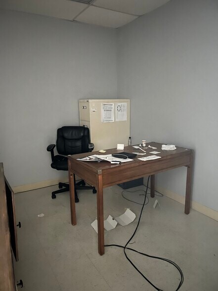 More Photos Of 2652-2690 E Main St, Bridgeport General Retail For Lease