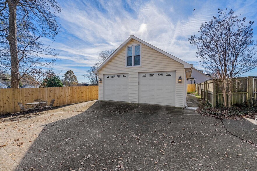 More Photos Of 317 W Stone Ave, Greenville Office Residential For Sale