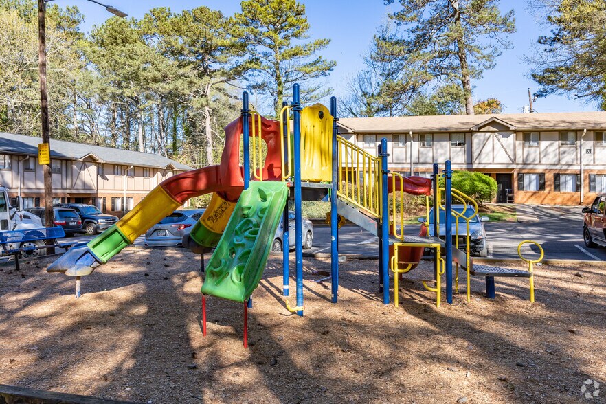 More Photos Of 4015 Covington Hwy, Decatur Apartments For Sale