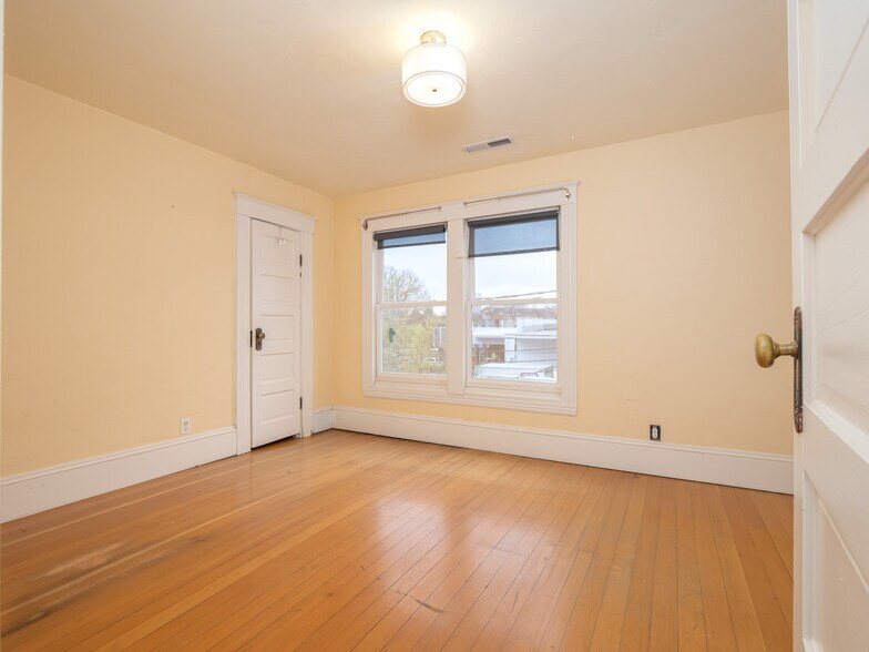 More Photos Of 317 NE Sacramento St, Portland Office For Sale