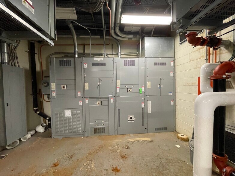 More Photos Of 1800 S 32nd St, Philadelphia Office For Sale