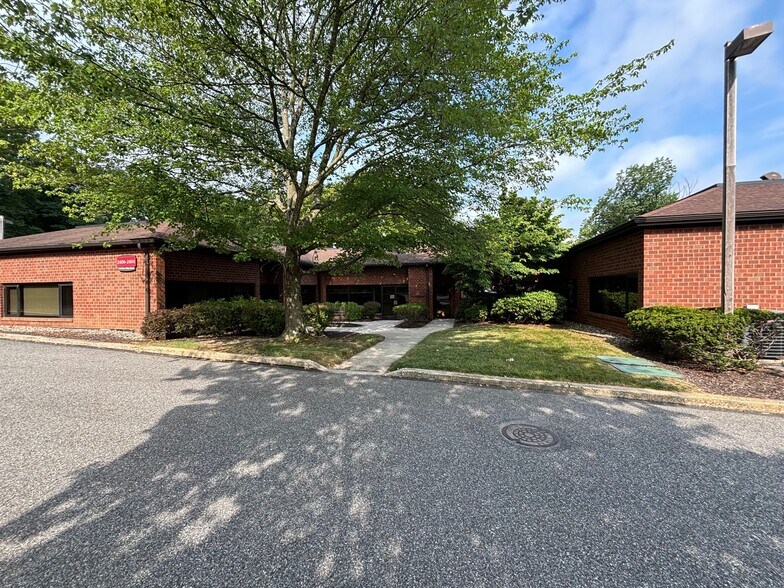 More Photos Of 950 W Valley Rd, Wayne Office For Sale