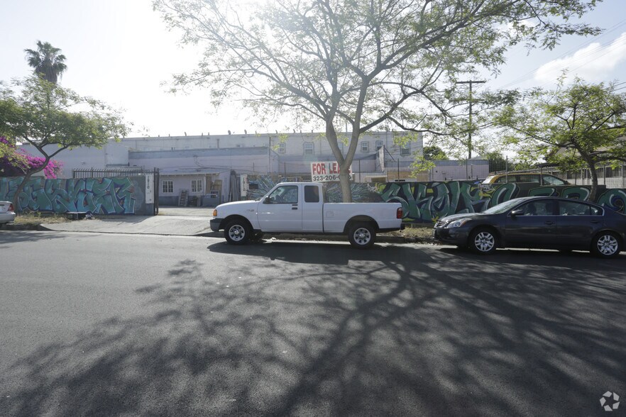 More Photos Of 5024-5030 W Washington Blvd, Los Angeles Storefront For Sale