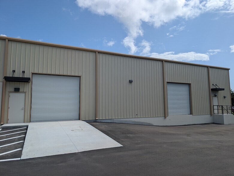 More Photos Of 450 Old Dixie Hwy, Vero Beach Industrial For Lease