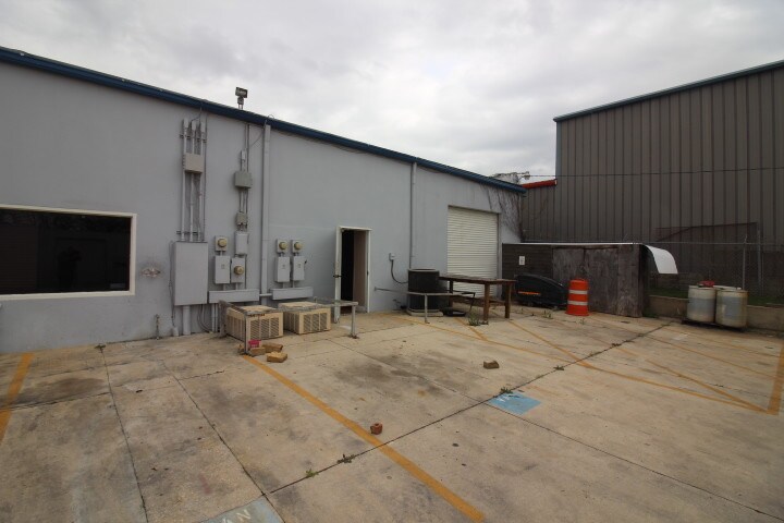 More Photos Of 13603 Topper Cir, San Antonio Warehouse For Lease