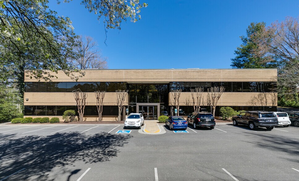 More Photos Of 8917 Fargo Rd, Richmond Office For Lease