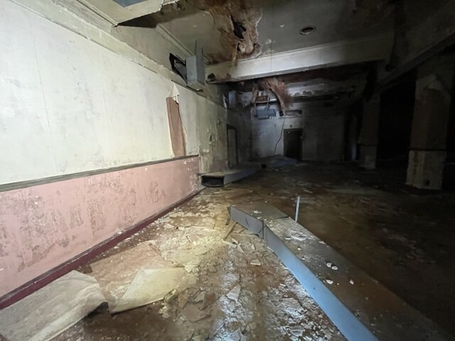 More Photos Of 7346 S Cottage Grove Ave, Chicago Funeral Home For Sale