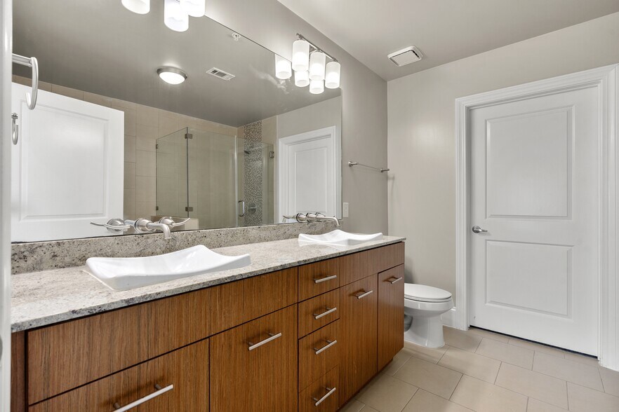 More Photos Of 5927 Almeda Rd, Houston Apartments For Lease