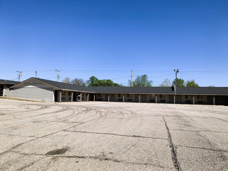 More Photos Of 123 E 14th St, Larned Hotel For Sale