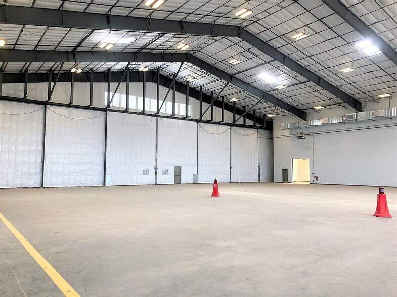 More Photos Of 1920 E Aero Park, Tucson Airplane Hangar For Lease