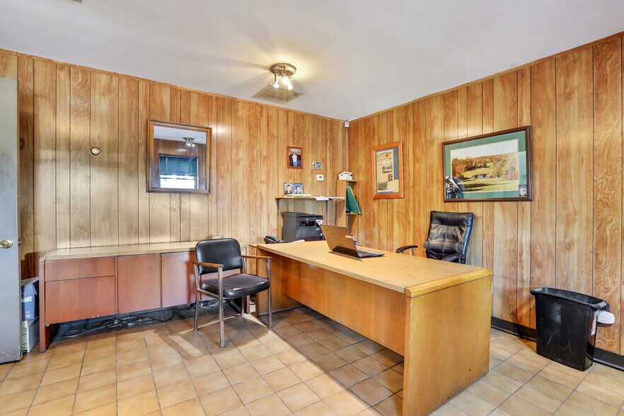 More Photos Of 16 Sloop Hill Rd, New Windsor Township Warehouse For Sale