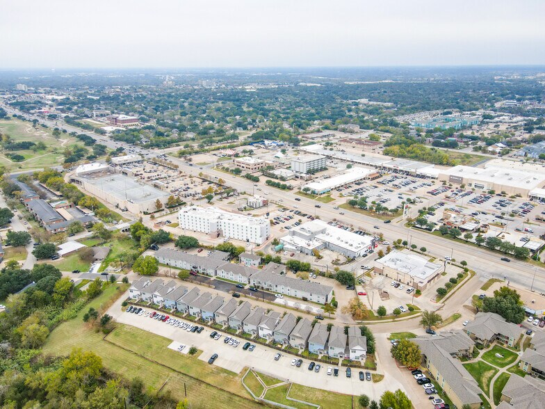 More Photos Of 304 Redmond Dr, College Station Multifamily For Sale