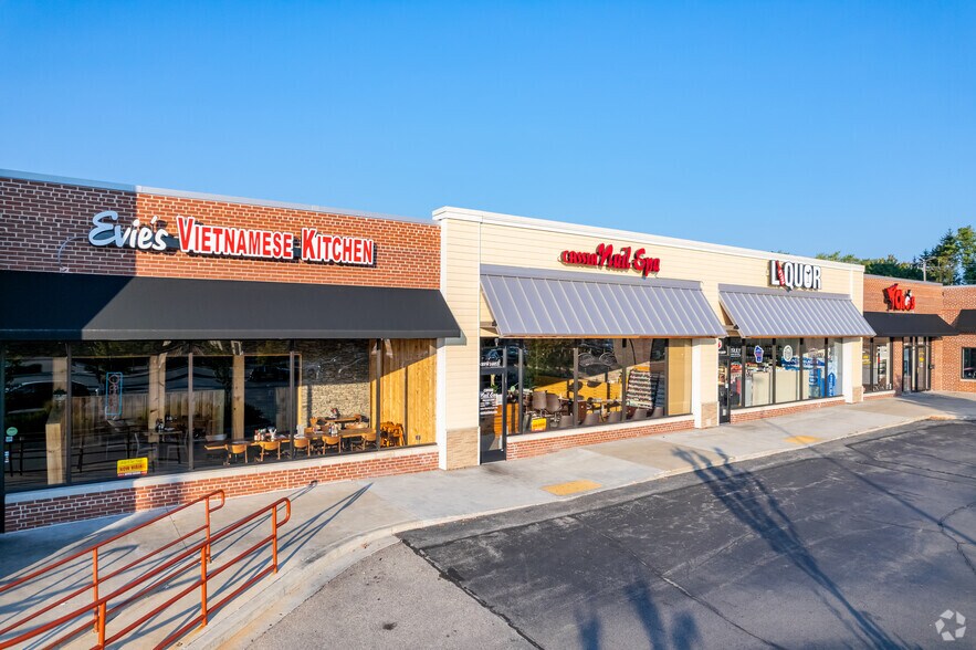 More Photos Of N89W16849 Appleton Ave, Menomonee Falls Supermarket For Lease