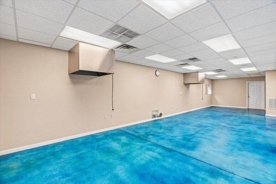 More Photos Of 106 Flow State Vis, Asheville Flex For Lease