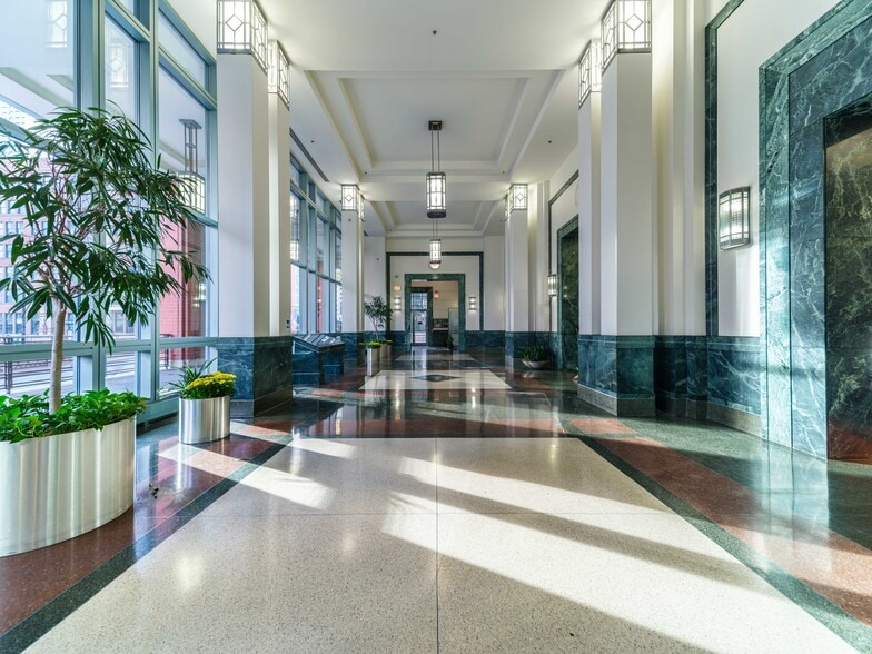 More Photos Of 350 N LaSalle St, Chicago Office For Lease