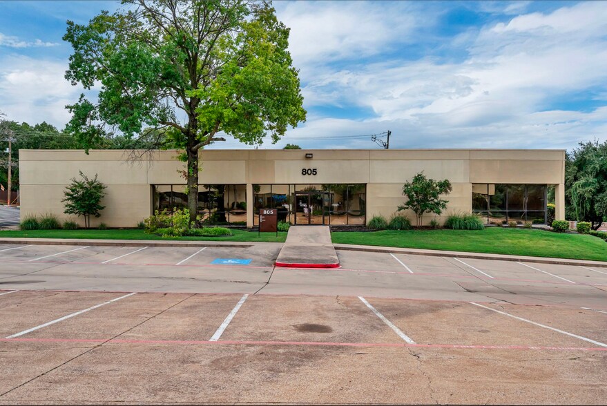 More Photos Of 803 Forest Ridge Dr, Bedford Unknown For Lease