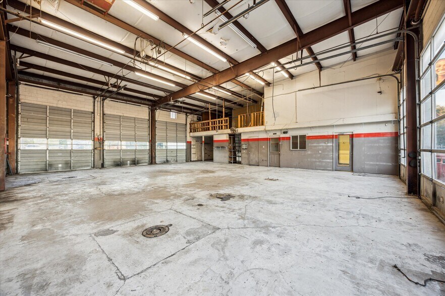 More Photos Of 5528 N Lamar Blvd, Austin Auto Repair For Lease