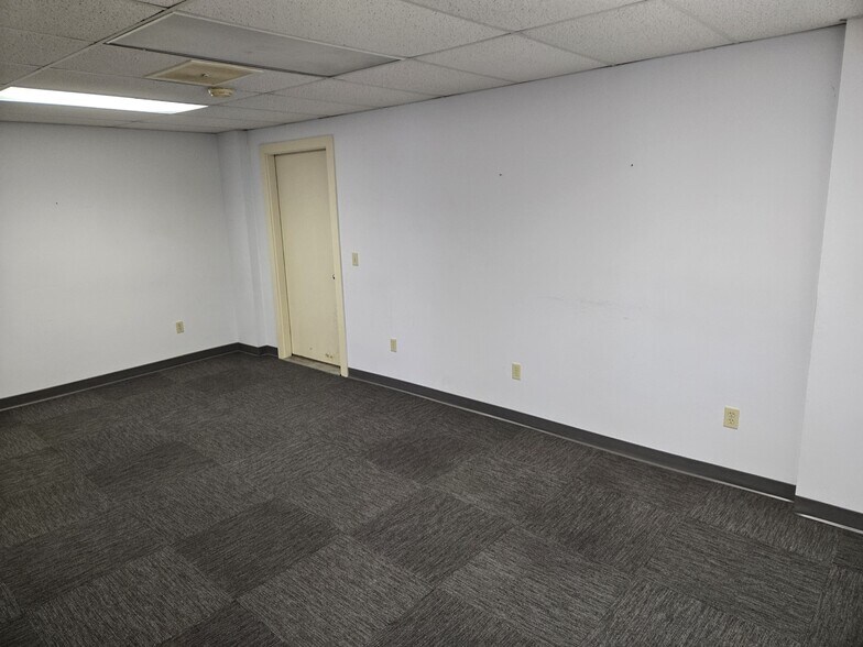 More Photos Of 6216 Sauterne Dr, Jacksonville Freestanding For Sale